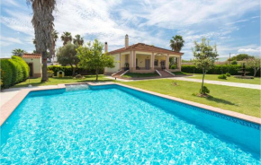 Amazing home in Los Palacios with Outdoor swimming pool, WiFi and 3 Bedrooms, Los Palacios Y Villafranca